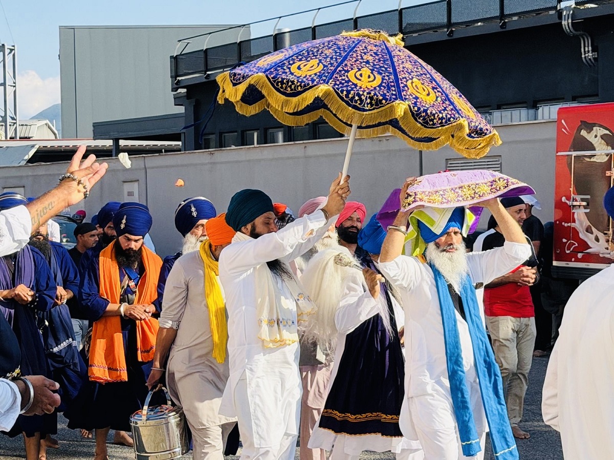 ਗੁਰੂ ਦੇ ਰੰਗ ''ਚ ਰੰਗਿਆ ਇਟਲੀ ਦਾ ਸ਼ਹਿਰ ਤੈਰਨੀ, ਮਹਾਨ ਗੁਰਮਤਿ ਸਮਾਗਮ ਸਫਲਤਾਪੂਰਵਕ ਸੰਪੰਨ