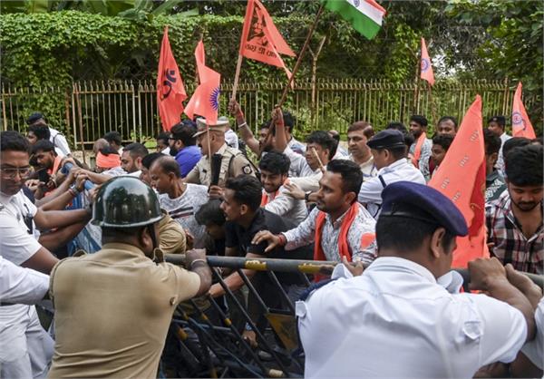 chaos during a protest outside the satyajit ray film institute