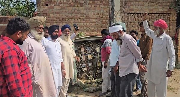 electricity officials who arrived to install smart meters