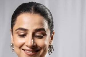 vidya balan dazzles in a royal blue saree on the fourth day of navratri