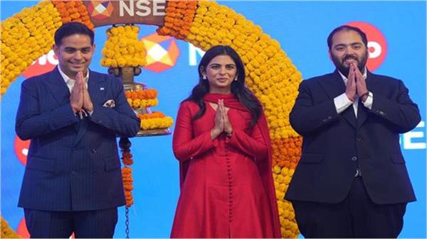 taking jio to new heights  bringing new technologies   akash ambani