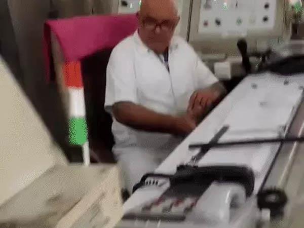 dispute over train departure superintendent attacks manager with a stick