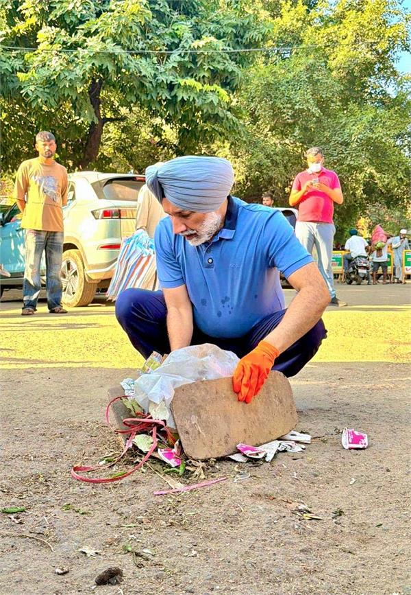 cleanliness should become a daily civic responsibility for a developed india