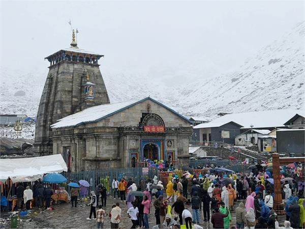 baba kedarnath  snowfall  pilgrims  cold