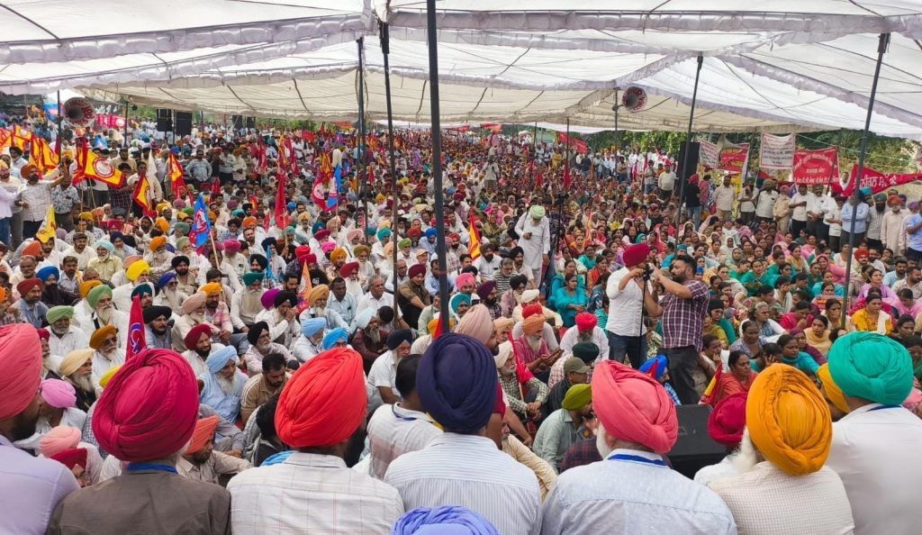 ਪੰਜਾਬ ਦੇ ਸਰਕਾਰੀ ਮੁਲਾਜ਼ਮਾਂ ਵੱਲੋਂ ਨੈਸ਼ਨਲ ਹਾਈਵੇਅ ਜਾਮ