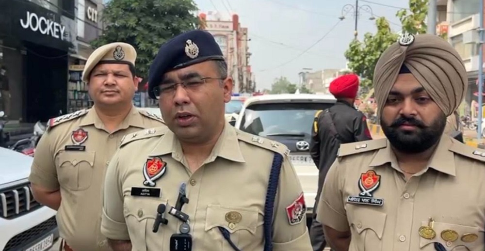 ਨਸ਼ੇ ਲਈ ਬਦਨਾਮ ਇਲਾਕਿਆਂ ਨੂੰ ਪੁਲਸ ਨੇ ਪਾਇਆ ਘੇਰਾ, SSP ਅਦਿੱਤਿਆ ਦੀ ਅਗਵਾਈ ਹੇਠ ਚੈਕਿੰਗ