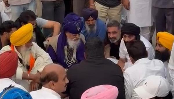 babbu maan arrives at the protest in mansa seeking justice for parvinder jhota