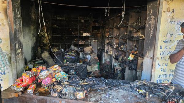 fire broke out in shop due to short circuit