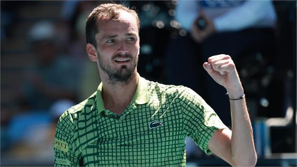 shanghai masters  daniil medvedev reaches semi finals