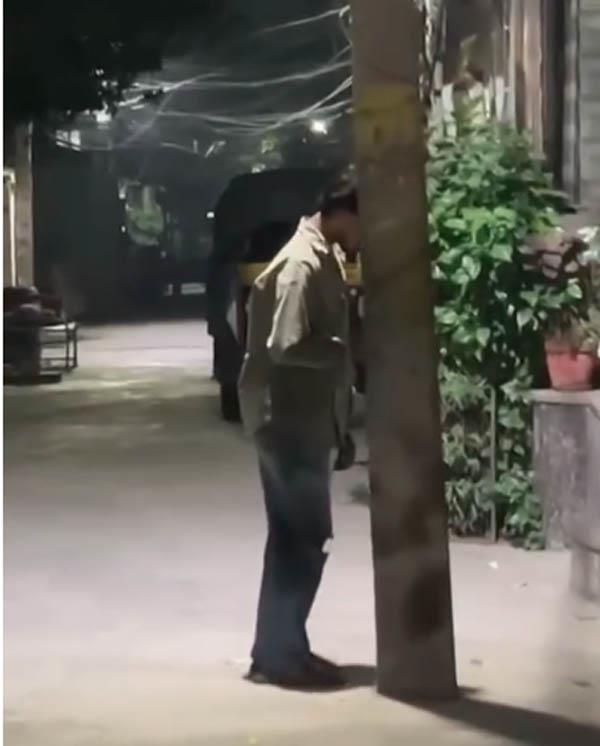 young man found drunk on his shoulder with a pole