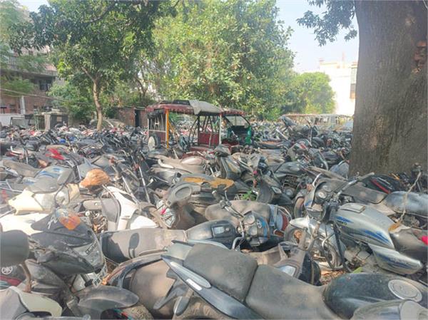 jalandhar police auctioned 316 impounded vehicles through an open bid