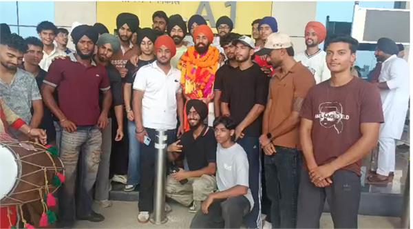 asian games medal winning gurinder veer warm welcome at adampur airpor