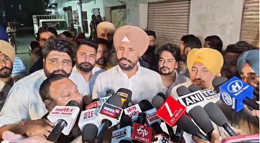 ਮੋਗਾ ਗੋਲੀਬਾਰੀ ਕਾਂਡ: ਪੀੜਤ ਪਰਿਵਾਰ ਨਾਲ ਦੁੱਖ ਸਾਂਝਾ ਕਰਨ ਪਹੁੰਚੇ ਰਾਜਾ ਵੜਿੰਗ