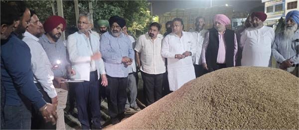 central teams collected samples of hybrid paddy from the mandis