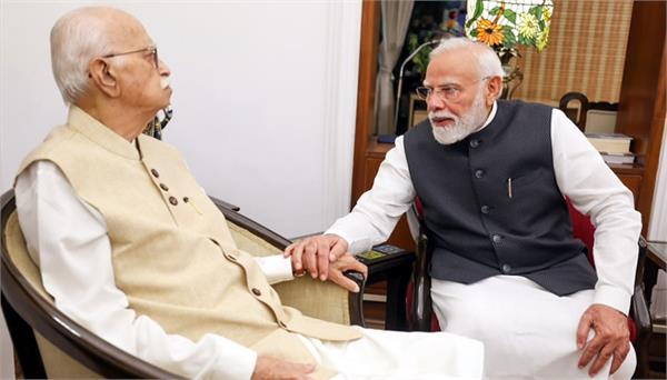 pm modi meets lk advani