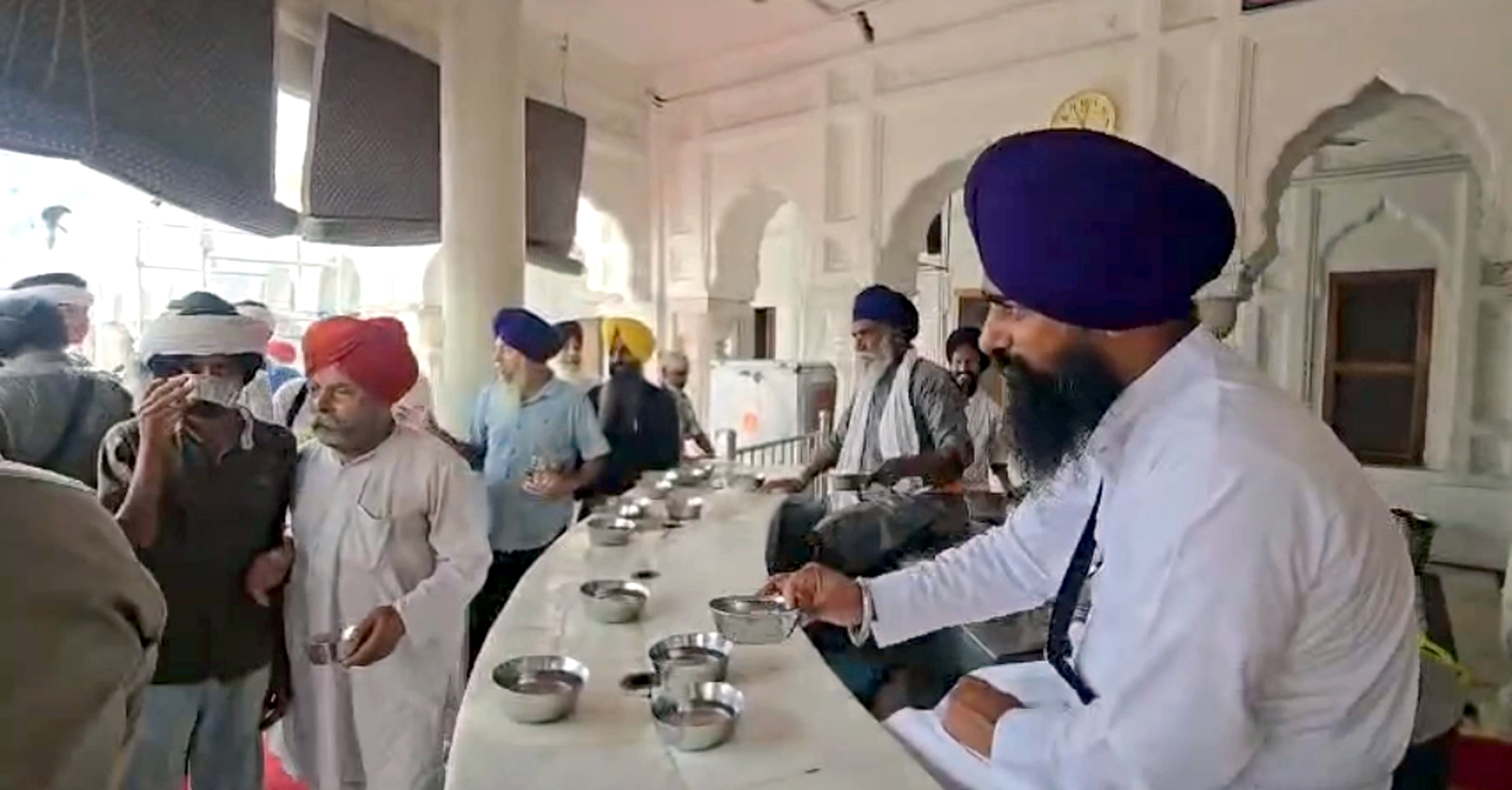 ਜਥੇਦਾਰ ਗੜਗੱਜ ਨੇ ਸੱਚਖੰਡ ਸ੍ਰੀ ਹਰਿਮੰਦਰ ਸਾਹਿਬ ਦੀ ਪਰਿਕਰਮਾ ''ਚ ਨਿਭਾਈ ਛਬੀਲ ਦੀ ਸੇਵਾ