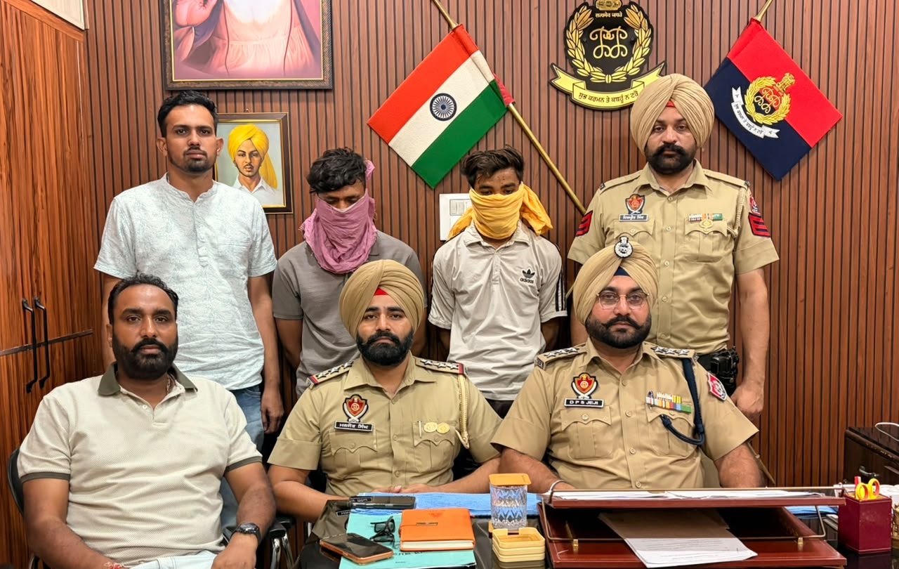 ਸਰਹੱਦ ਪਾਰੋਂ ਫ਼ਿਰੌਤੀ ਤੇ ਕਤਲ ਦੀ ਸਾਜ਼ਿਸ਼ ਦਾ ਪਰਦਾਫ਼ਾਸ਼! ਪਾਕਿਸਤਾਨੀ ਹੈਂਡਲਰਾਂ ਨਾਲ ਜੁੜੇ 2 ਮੁਲਜ਼ਮ ਕਾਬੂ