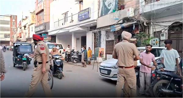 snatching in gurdaspur
