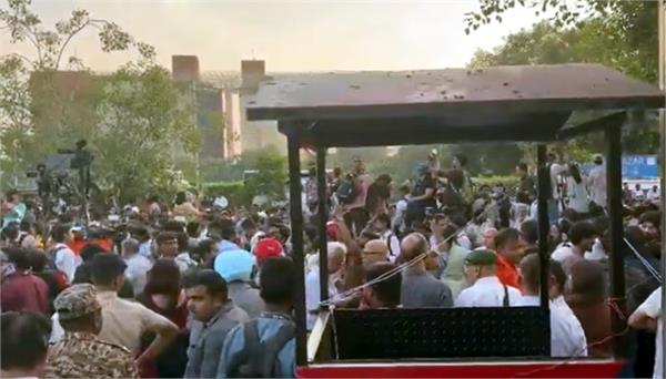 traders take to the streets against cjp