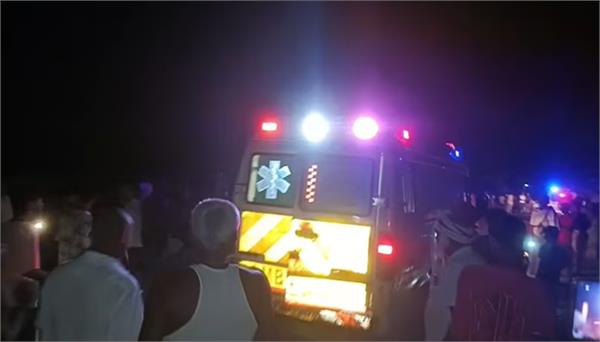 boat capsizes in ganges river