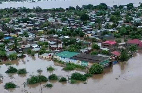 heavy rains and floods wreak havoc in south africa