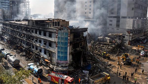 30 bodies found in one shop karachi fire