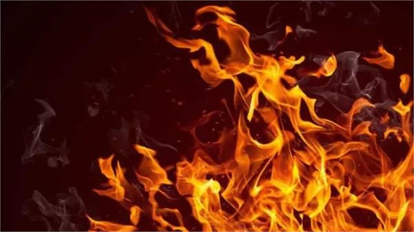 massive fire breaks out in banquet hall in delhi