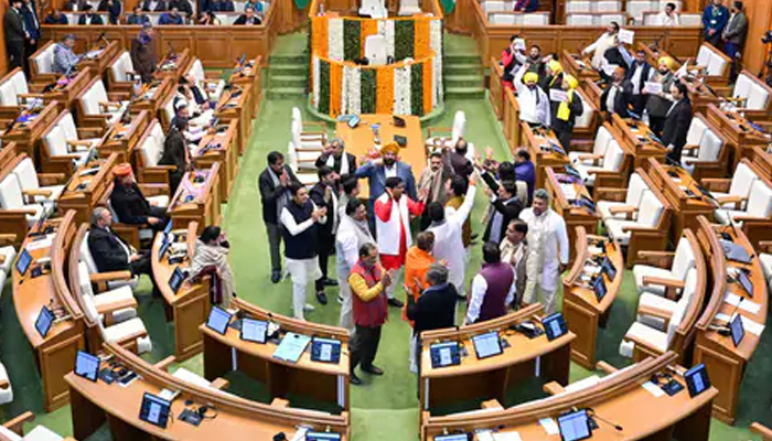 ਆਤਿਸ਼ੀ ਵੀਡੀਓ ਮਾਮਲੇ ਨੂੰ ਲੈ ਕੇ ਵਿਧਾਨ ਸਭਾ 'ਚ ਹੰਗਾਮਾ, ਪੰਜਾਬ ਪੁਲਸ ਖਿਲਾਫ਼ ਹੋਈ ਨਾਅਰੇਬਾਜ਼ੀ