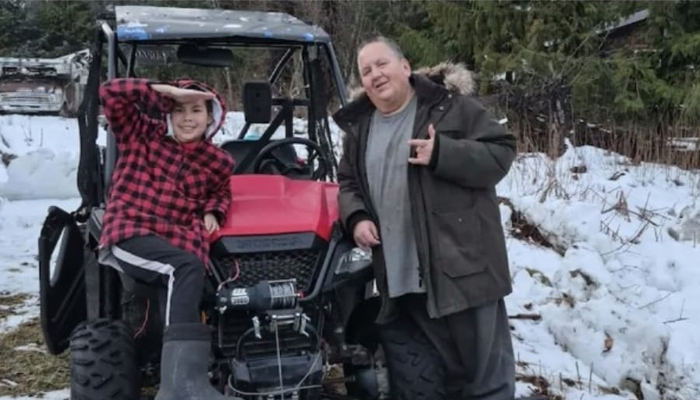 ਬਜ਼ੁਰਗ ਵੱਲੋਂ ਮੁਫ਼ਤ ਬਰਫ਼ ਹਟਾਉਣ ਦੀ ਸੇਵਾ ਦੀ ਹੋ ਰਹੀ ਸਲਾਘਾ