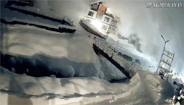 terrible avalanche hits sonamarg