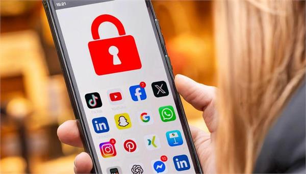 france bans social media use by children under 15 years of age