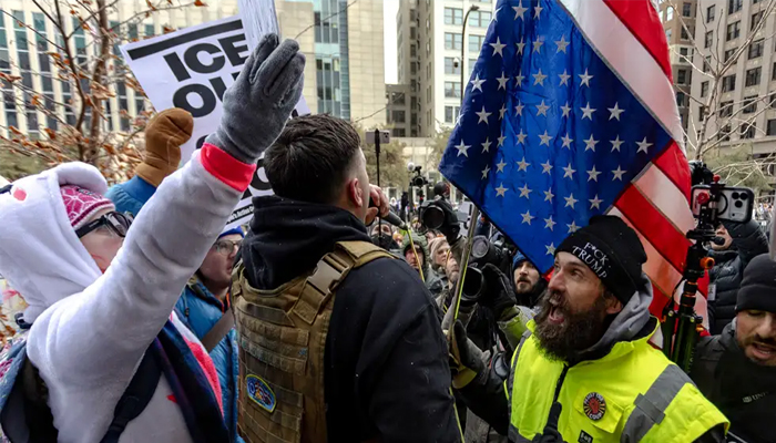 ਅਮਰੀਕਾ ’ਚ ਇਮੀਗ੍ਰੇਸ਼ਨ ਸਬੰਧੀ ਕਾਰਵਾਈ ਦੌਰਾਨ ICE ਸਮਰਥਕਾਂ ਤੇ ਵਿਰੋਧੀਆਂ ਵਿਚਾਲੇ ਝੜਪ