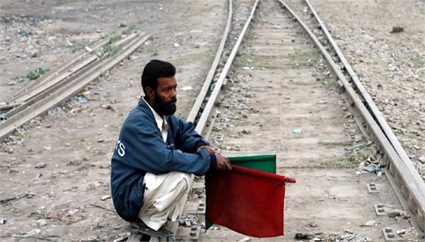 railway track connecting quetta with pakistan blown up by terrorists