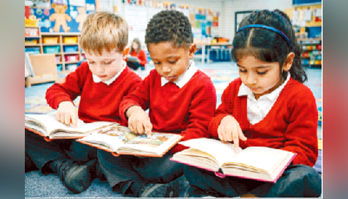 ਬੱਚੇ ਕਿਤਾਬਾਂ ਨੂੰ ਸਮਝਦੇ ਹਨ ਮੋਬਾਈਲ, ਪੰਨੇ ਪਲਟਣ ਦੀ ਬਜਾਏ ਸਕ੍ਰੀਨ ’ਤੇ ਟਾਈਪ ਕਰਨ ਦੀ ਆਦਤ, ਸਰਵੇ ’ਚ ਖੁਲਾਸਾ