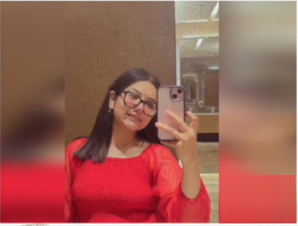 shiv sena leader s daughter dies due to gas leak from geyser