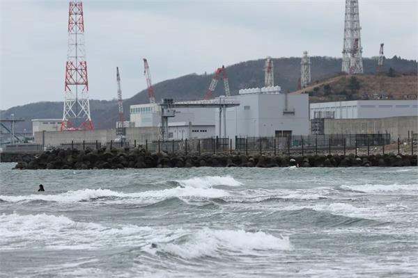 world  s largest nuclear plant to restart in japan
