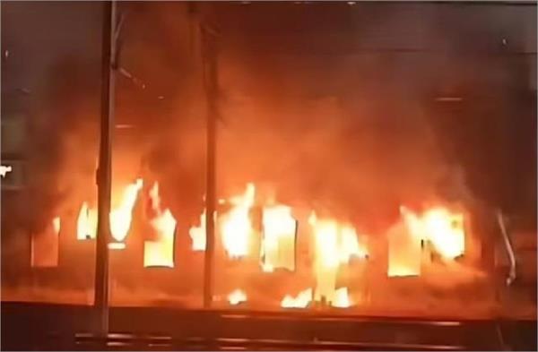 massive fire breaks out in junk godown in delhi  s pitampura
