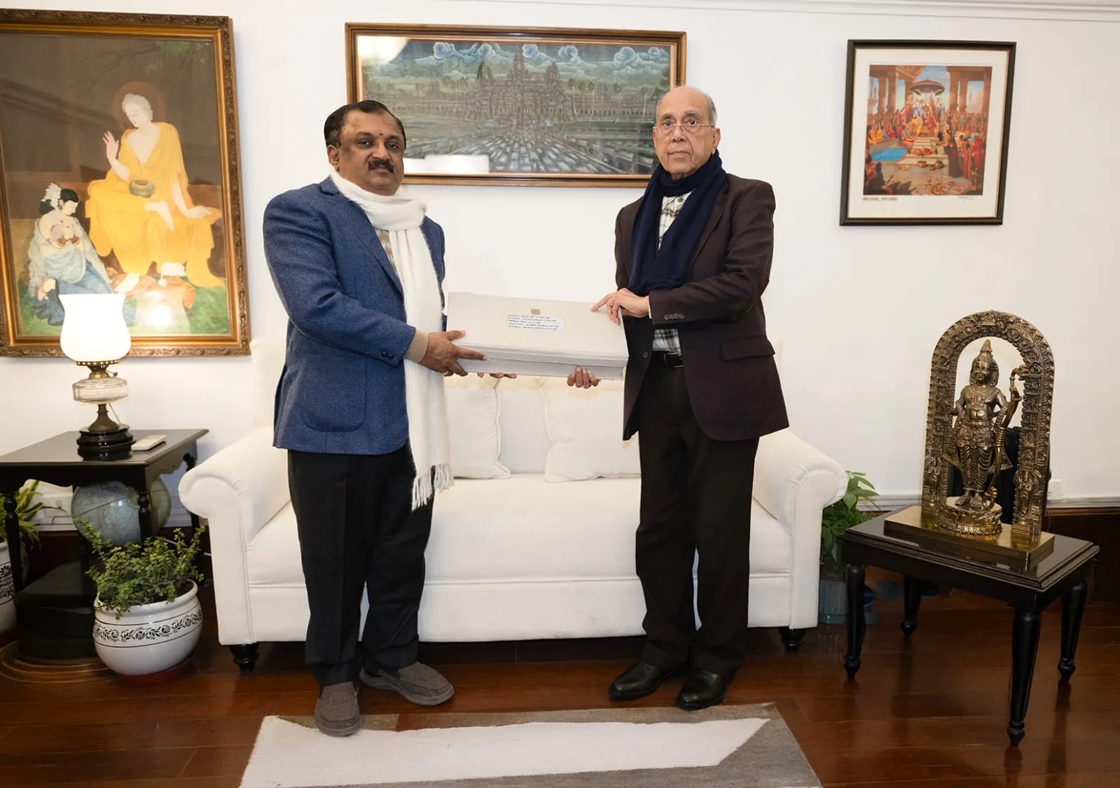 ਅਯੁੱਧਿਆ ਦੇ ਰਾਮ ਕਥਾ ਅਜਾਇਬ ਘਰ ਨੂੰ 233 ਸਾਲ ਪੁਰਾਣੀ ਰਾਮਾਇਣ ਹੱਥ-ਲਿਖਤ ਕੀਤੀ ਭੇਟ