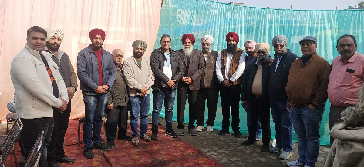 ਲੁਟੇਰਿਆਂ ਨੇ ਤੇਜ਼ਧਾਰ ਹਥਿਆਰਾਂ ਦੀ ਨੋਕ ''ਤੇ ਸਬਜ਼ੀ ਮੰਡੀ ਦਾ ਆੜ੍ਹਤੀ ਲੁੱਟਿਆ, ਮੋਬਾਈਲ ਫੋਨ ਤੇ ਨਕਦੀ ਖੋਹੀ