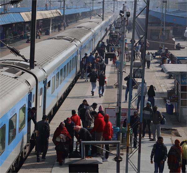 train delays continue