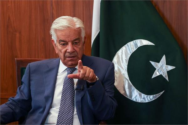 khwaja asif on india
