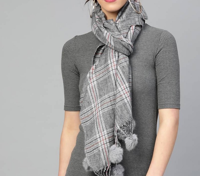 ਸਟਾਈਲ ਅਤੇ ਗਰਮਾਹਟ ਦਾ ਪਰਫੈਕਟ ਕੰਬੀਨੇਸ਼ਨ ਬਣੇ ਪੋਮ-ਪੋਮ ਸਟੋਲ