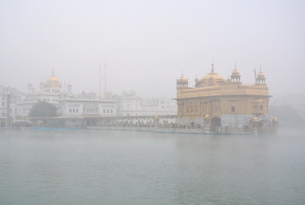 ਠੰਢ ’ਤੇ ਭਾਰੂ ਪਈ ਆਸਥਾ : ਸ੍ਰੀ ਹਰਿਮੰਦਰ ਸਾਹਿਬ ਨਤਮਸਤਕ ਹੋਈ ਸੰਗਤ