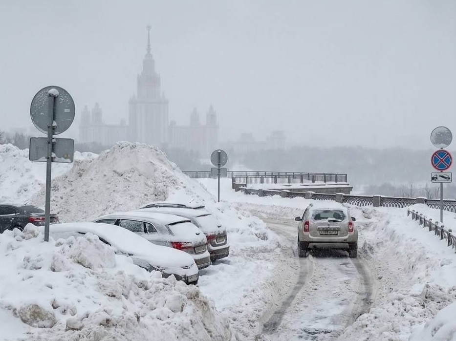 ਰੂਸ ’ਚ 130 ਸਾਲਾਂ ਬਾਅਦ ‘ਸਨੋ ਐਮਰਜੈਂਸੀ’, ਚੌਥੀ ਮੰਜ਼ਿਲ ਤੱਕ ਜੰਮੀ ਬਰਫ਼