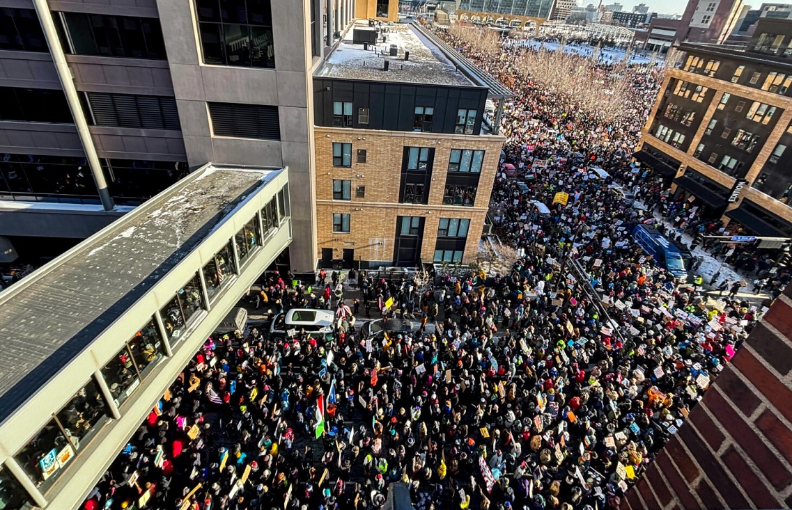 ਮਿਨੇਸੋਟਾ ’ਚ ਹਜ਼ਾਰਾਂ ਲੋਕ ਇਮੀਗ੍ਰੇਸ਼ਨ ਇਨਫੋਰਸਮੈਂਟ ਖਿਲਾਫ ਸੜਕਾਂ ’ਤੇ ਉਤਰੇ, ਲਗਭਗ 100 ਪਾਦਰੀ ਗ੍ਰਿਫਤਾਰ