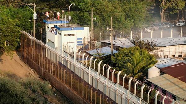 prisoners take several security guards hostage in 3 guatemalan prisons