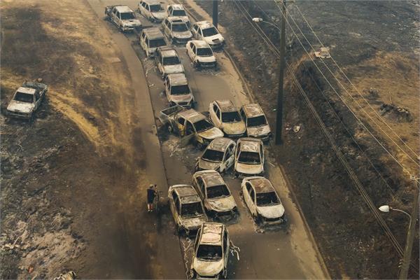 wildfires kill 18 in chile thousands forced to flee their homes