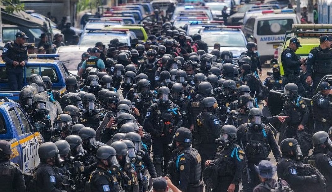 ਲੱਗ ਗਈ ਐਮਰਜੈਂਸੀ ! ਸੜਕਾਂ 'ਤੇ ਉਤਰੀ ਫੌਜ, ਸਕੂਲ ਹੋਏ ਬੰਦ, ਗੁਆਟੇਮਾਲਾ 'ਚ ਬੇਕਾਬੂ ਹੋਏ ਹਾਲਾਤ