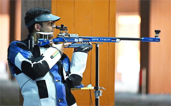 neeraj kumar wins silver in nationals