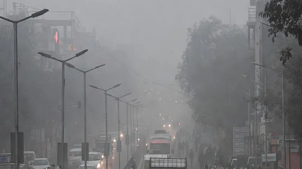 ਦਿੱਲੀ ''ਚ ਪ੍ਰਦੂਸ਼ਣ ਅਤੇ ਠੰਢ ਦੀ ਦੋਹਰੀ ਮਾਰ: ਹਵਾ ਦੀ ਗੁਣਵੱਤਾ ''ਬਹੁਤ ਖ਼ਰਾਬ'', IMD ਵੱਲੋਂ ''ਯੈਲੋ ਅਲਰਟ'' ਜਾਰੀ